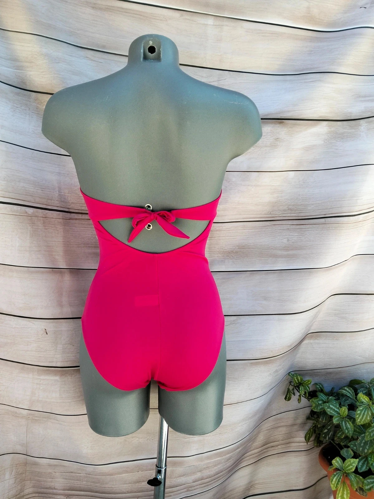 Bóca de banho feminina fucsia com decote em V - Estampa animal print - Tamanho aprox. P – photo 6